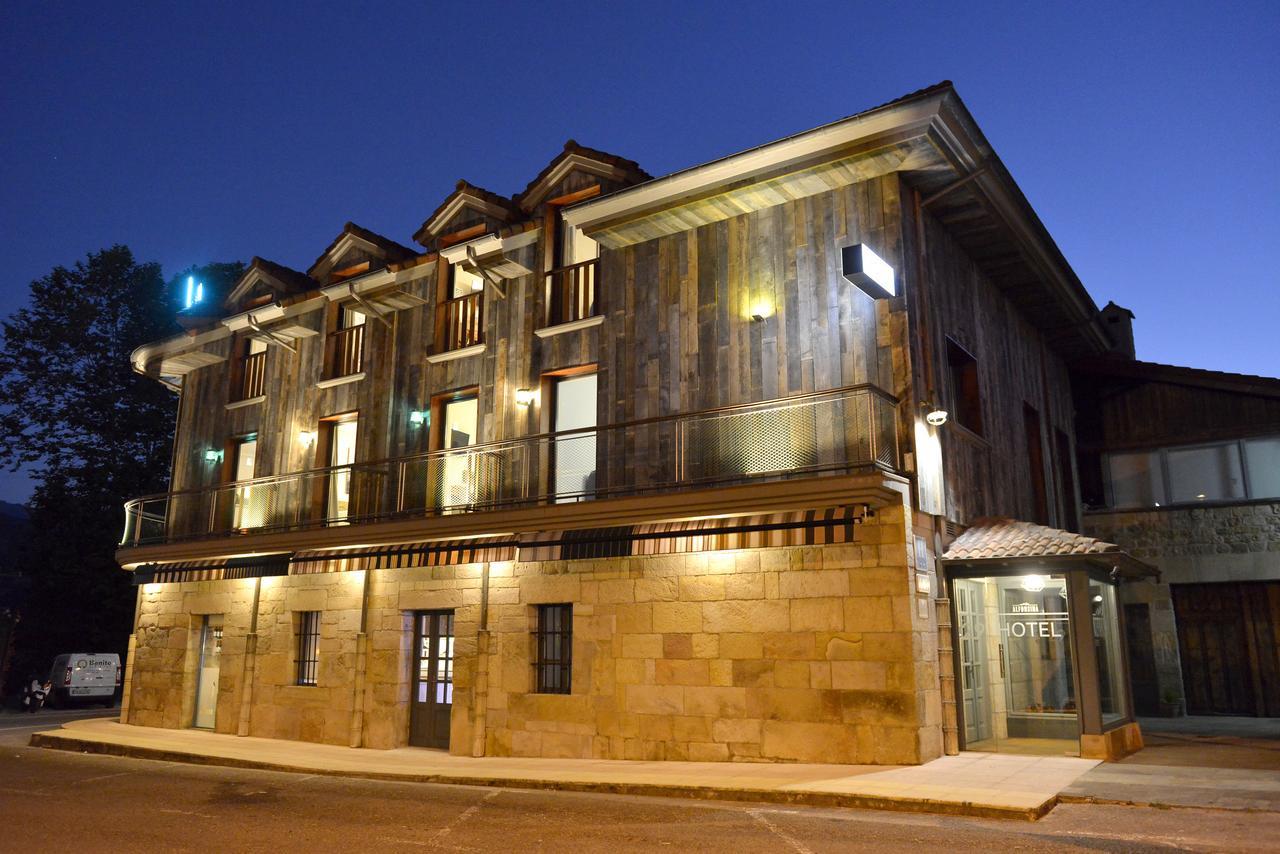 Hotel La Alfonsina Santibanez de Villacarriedo Exteriör bild